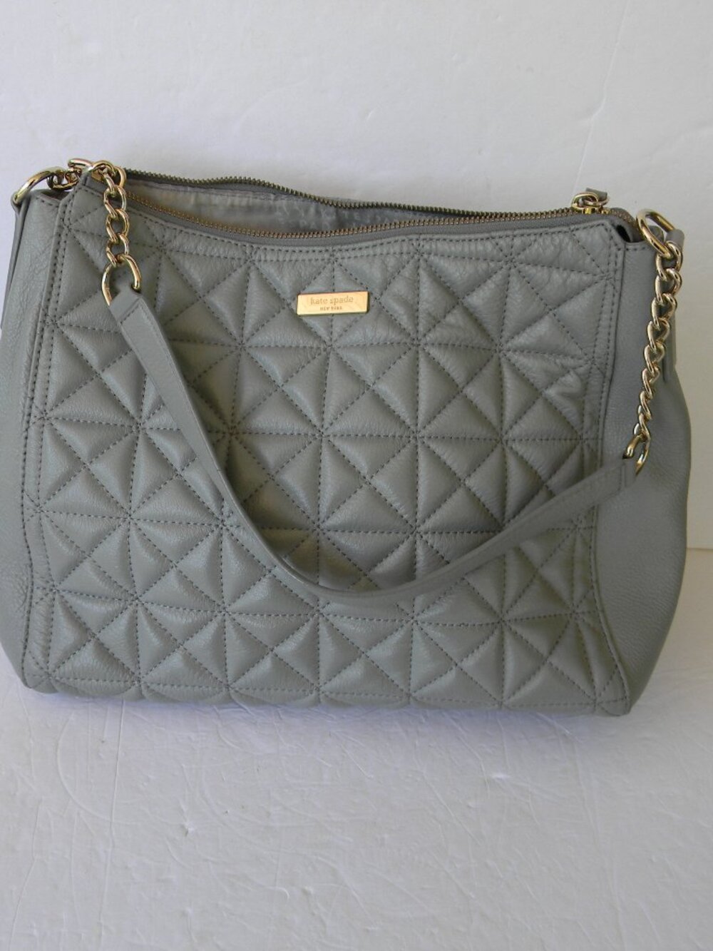 KATE SPADE GRAY LEATHER QUILTED GORGEOUS SHOULDER BAG WITH CHAIN DETAIL